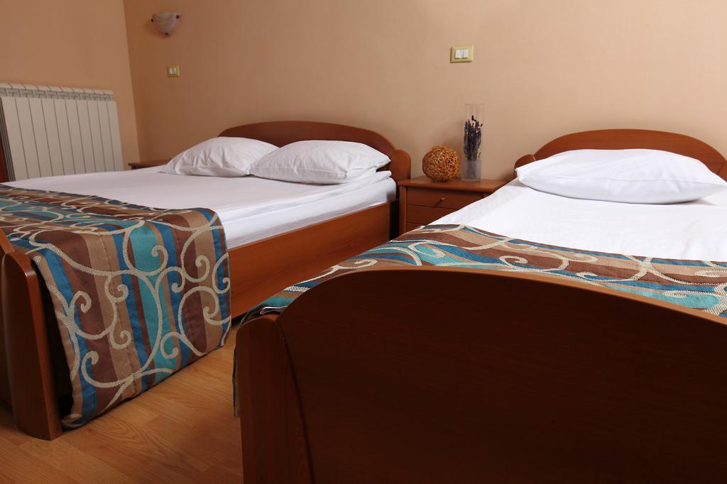 Bed And Breakfast Malovec Divača Exterior foto