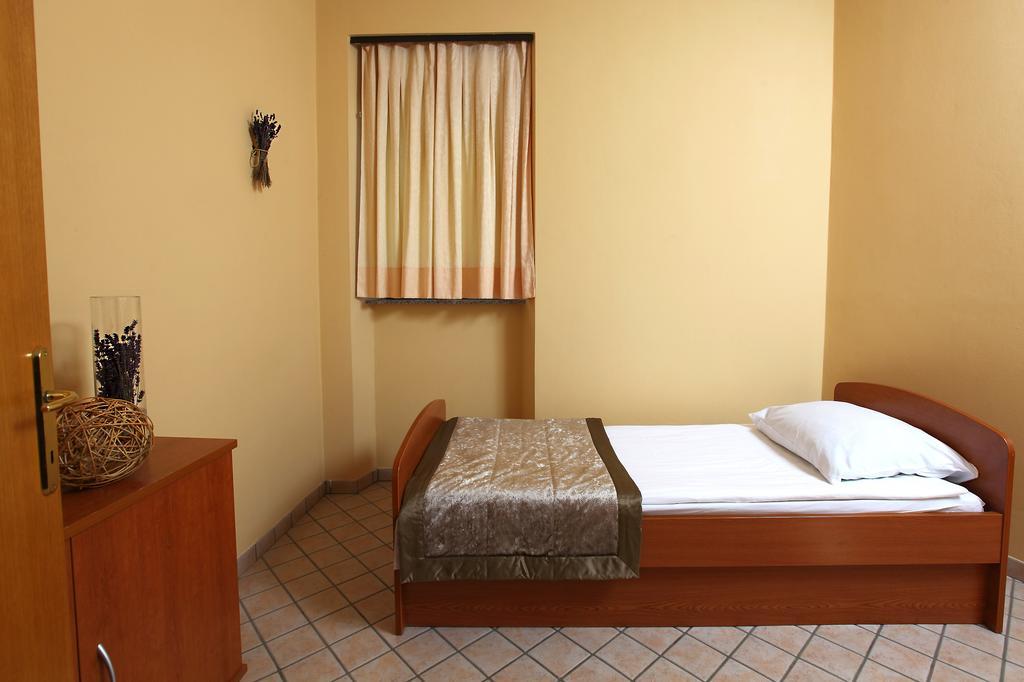 Bed And Breakfast Malovec Divača Exterior foto